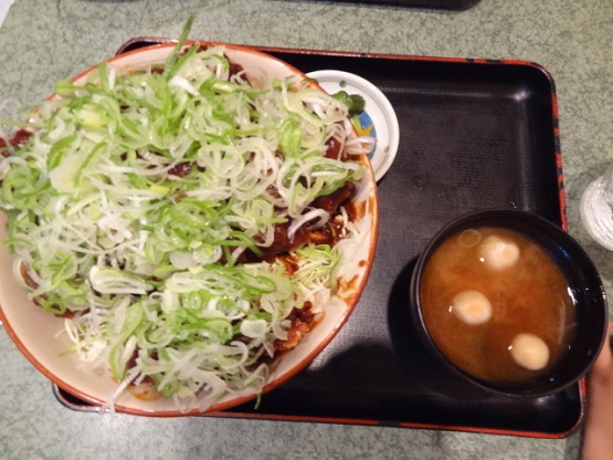 塩釜口駅から徒歩20分、名古屋市天白区にある洋食亭寅安はデカ盛りで有名だがカツ丼の味も絶品一級品だった