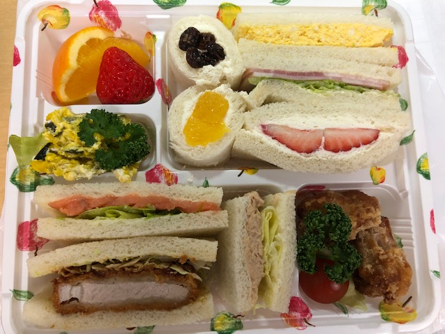 名古屋駅のJR名古屋タカシマヤ店にあるサンドイッチハウスメルヘンはフルーツサンドが絶品です。