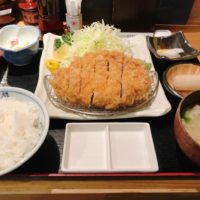 東京都大門駅から徒歩３分、のもと家で、１番人気のオススメ特選六白黒豚のロースカツ定食160gを食べてみた